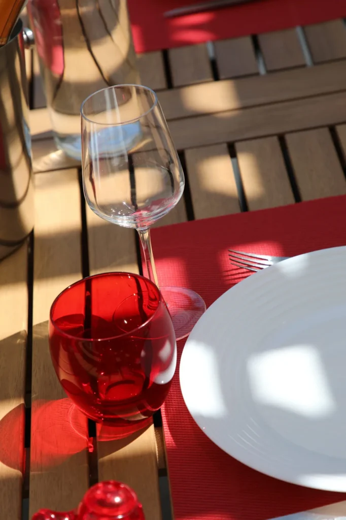 Bien aménager un coin repas sous sa pergola bioclimatique
