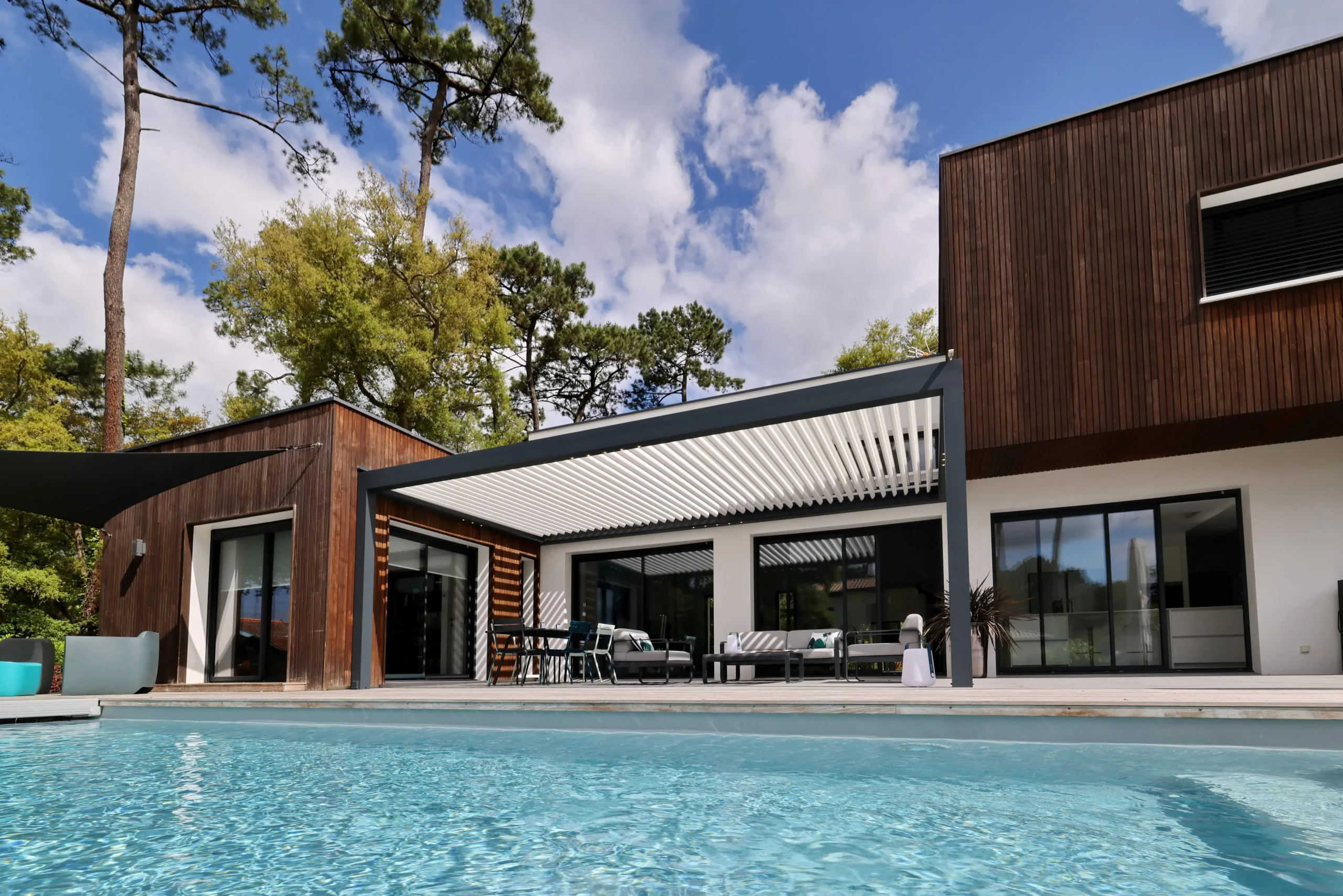 Pergola bioclimatique BIO 230 Hossegor encastrée