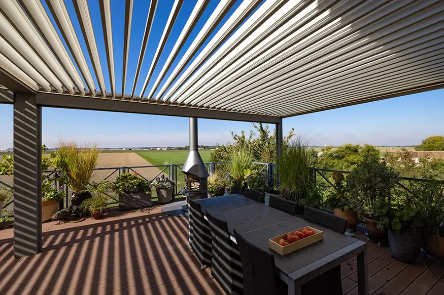 Bien aménager un coin repas sous sa pergola bioclimatique