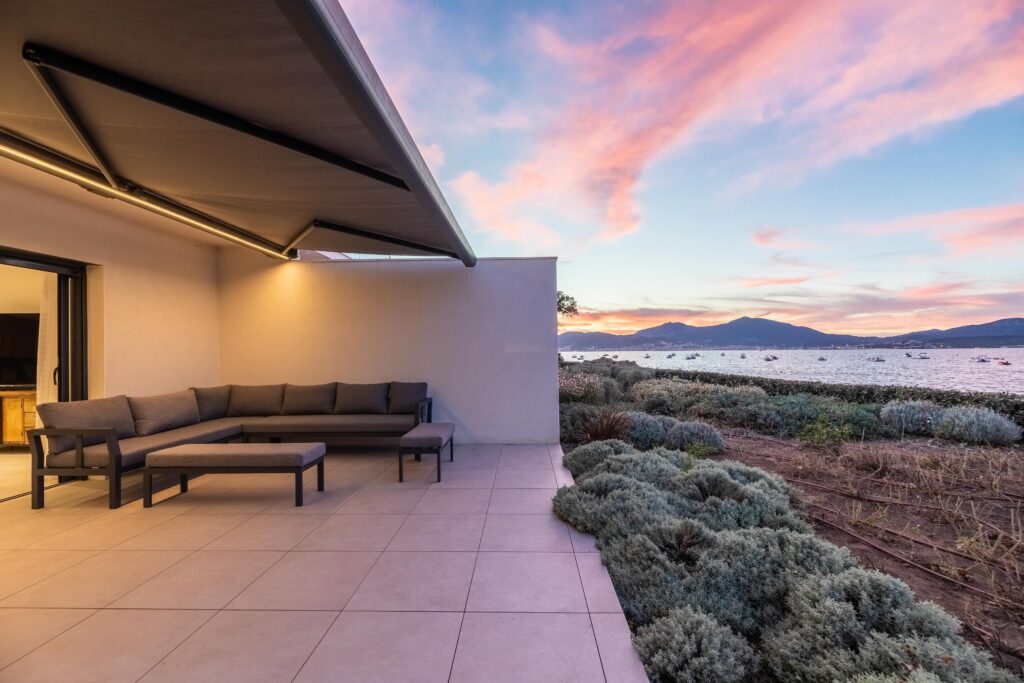 Store-banne Bio KD couché de soleil en Corse Biossun