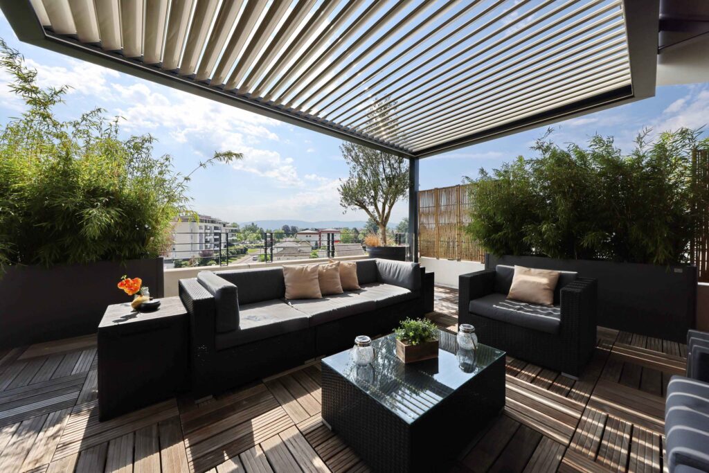 Pergola bioclimatique Biossun BIO 230 installée à St Genis Pouilly