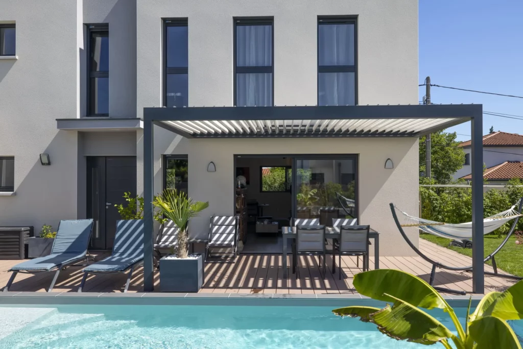 Pergola bioclimatique BIO 120 adossée à la façade