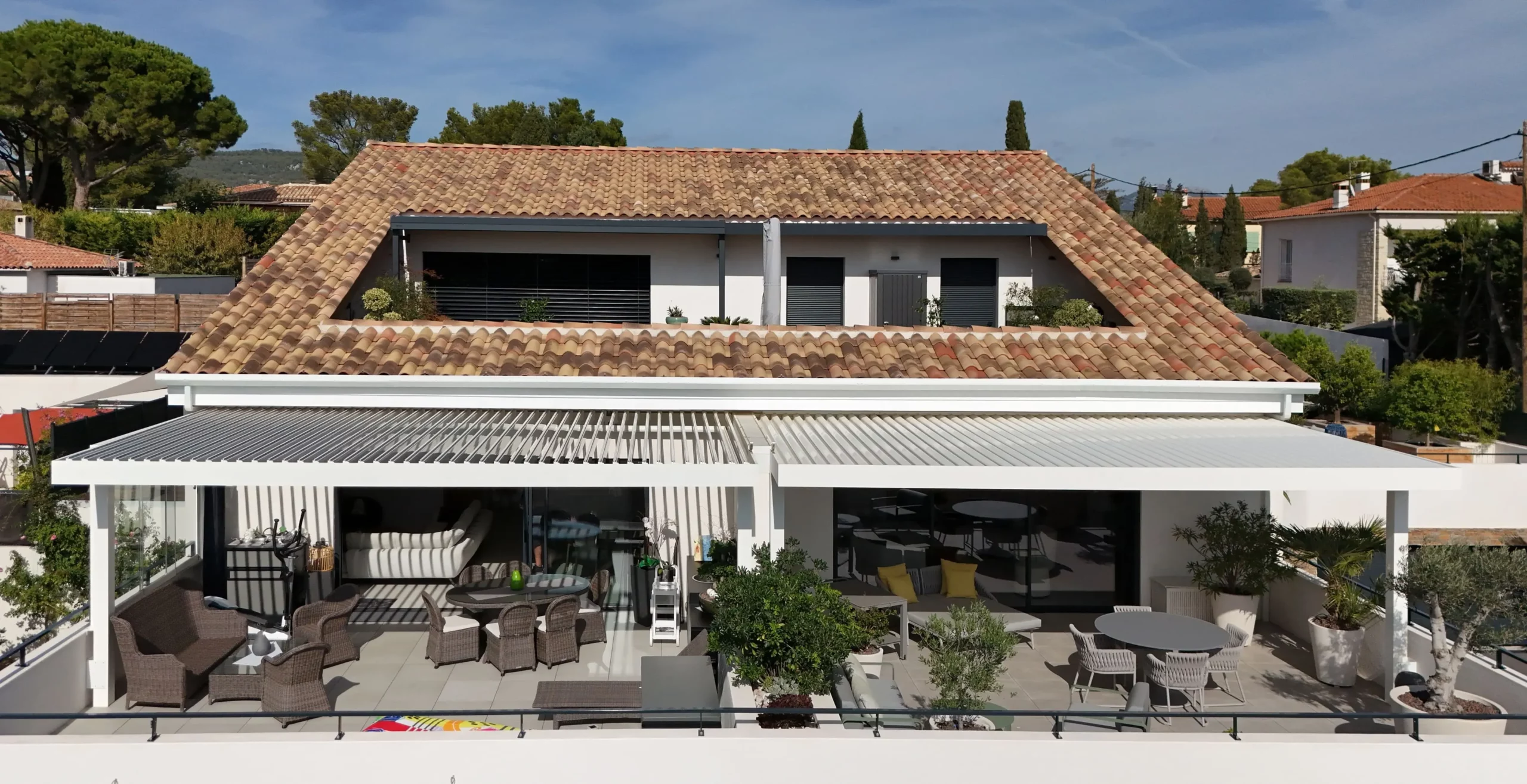 Pergola bioclimatique Biossun posée à Bandol