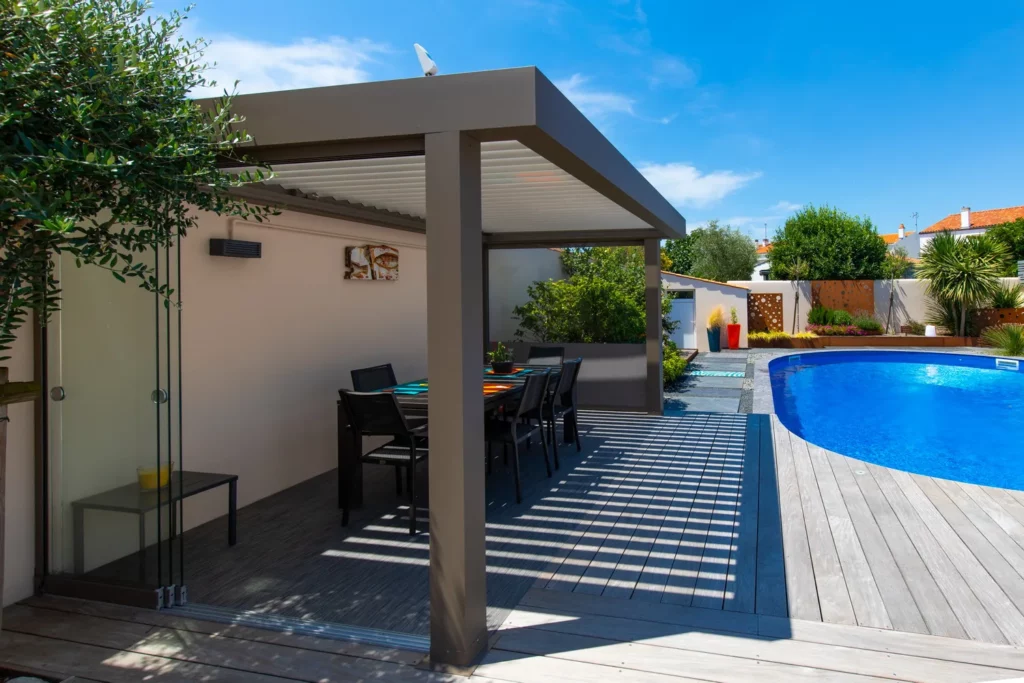 Pergola BIO 230 Biossun avec piscine