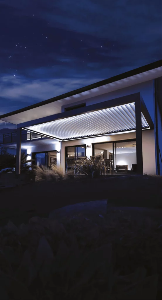 Pergola bioclimatique avec éclairage bandeau LED