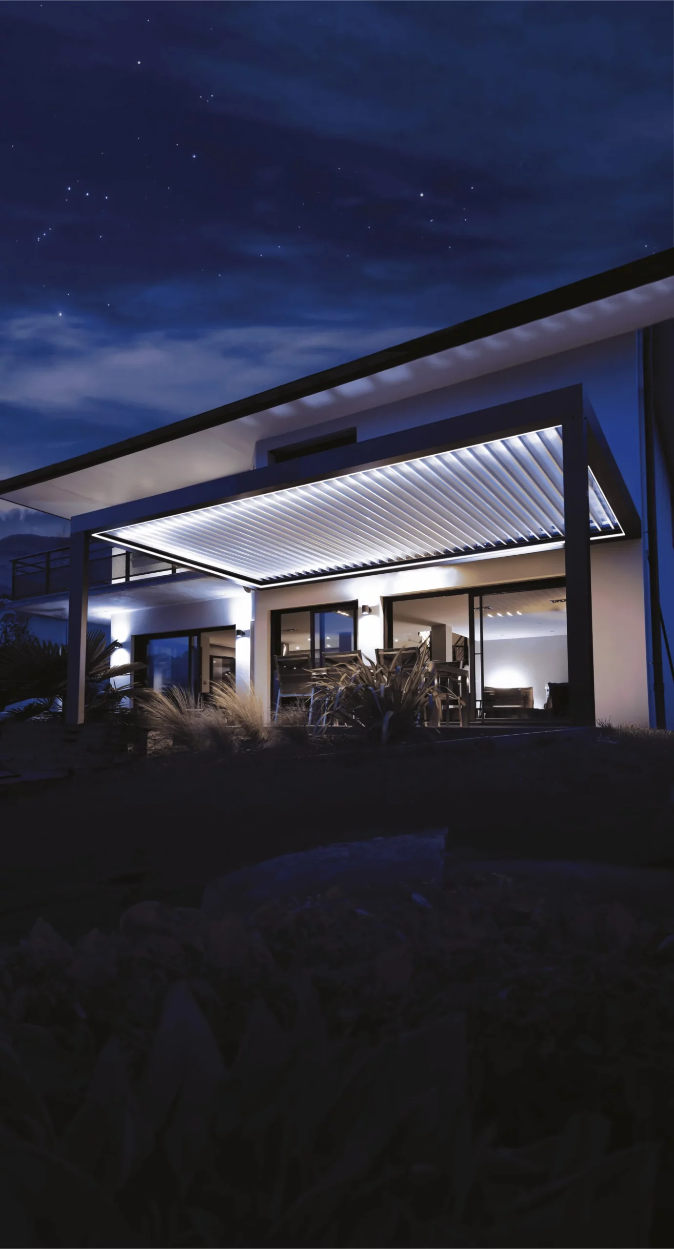 Pergola bioclimatique avec éclairage bandeau LED